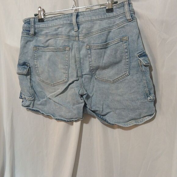 Maurices Edgely relaxed Boyfriend Denim Shorts distressed Size 8 - Picture 9 of 11